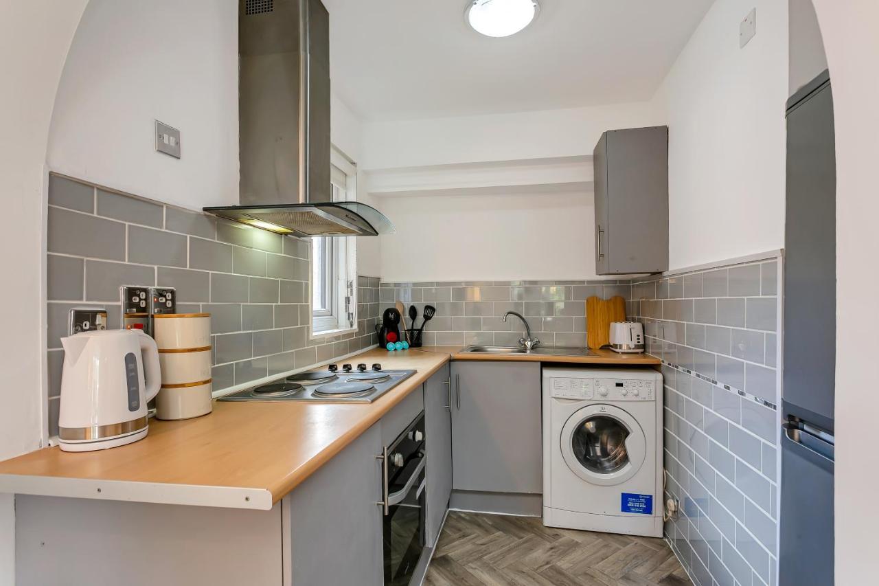Aryas Apartments London Edgware Eksteriør billede