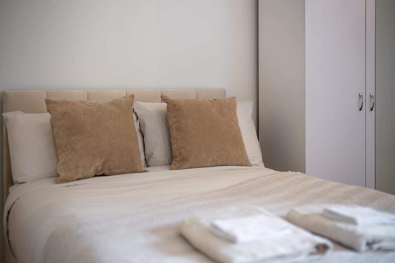 Aryas Apartments London Edgware Eksteriør billede