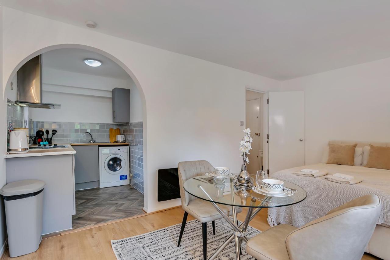 Aryas Apartments London Edgware Eksteriør billede