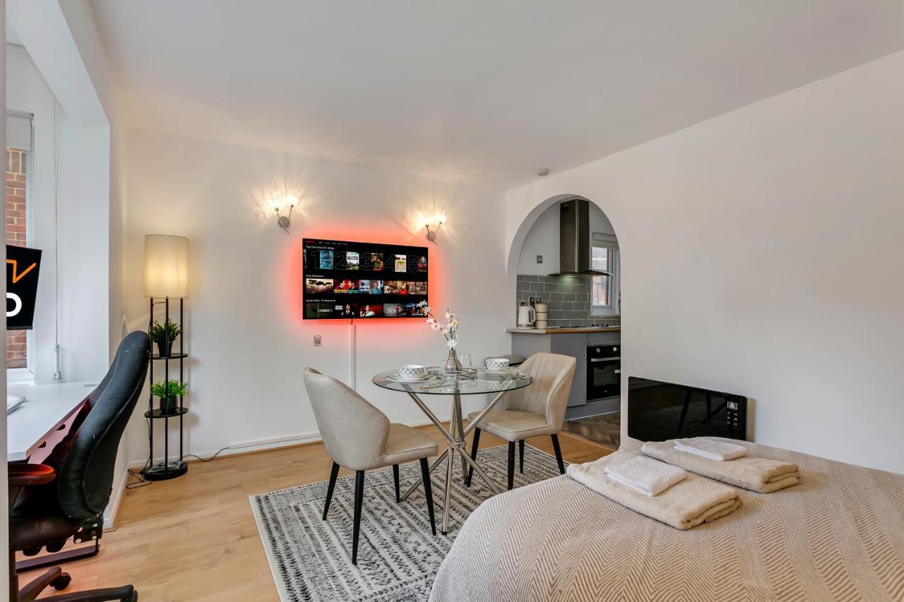 Aryas Apartments London Edgware Eksteriør billede