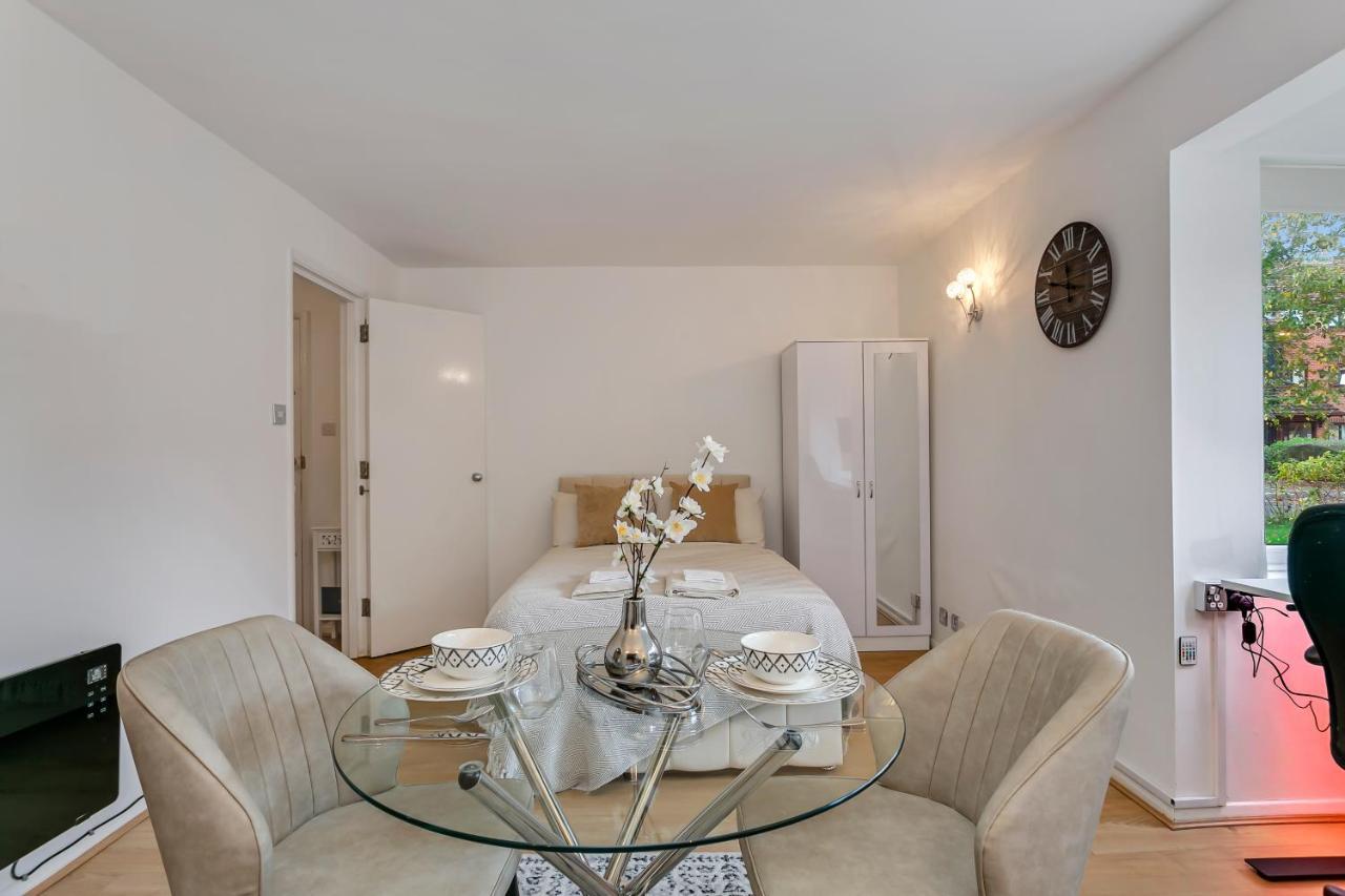 Aryas Apartments London Edgware Eksteriør billede