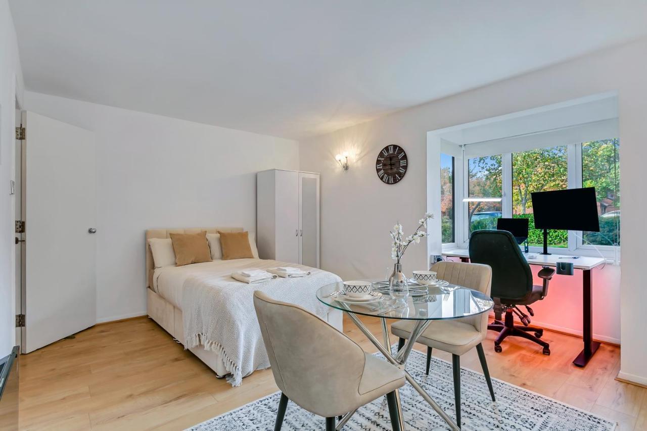 Aryas Apartments London Edgware Eksteriør billede
