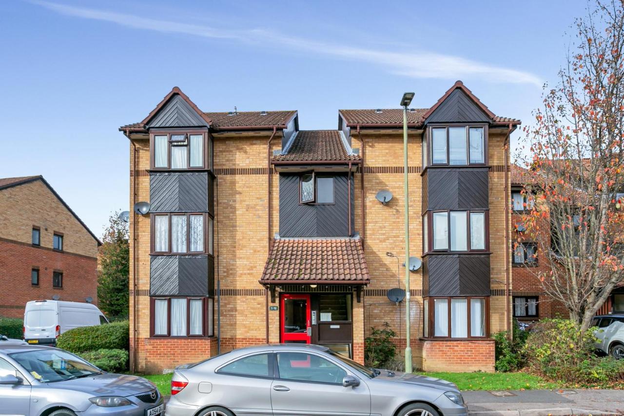 Aryas Apartments London Edgware Eksteriør billede
